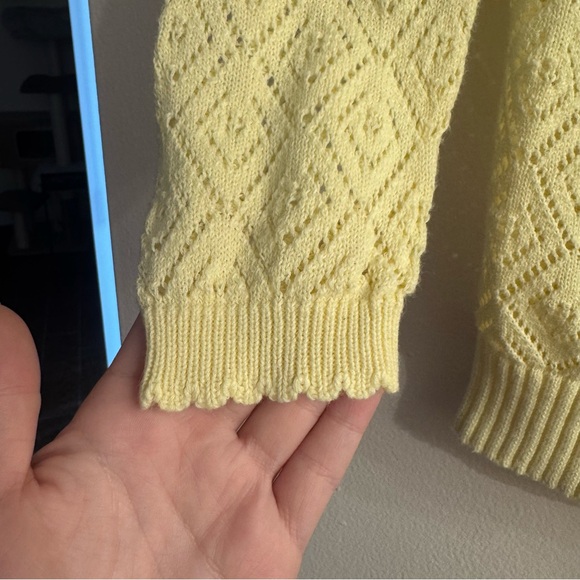 Old Navy Women’s Butter Yellow Scalloped 3/4 Sleeve Knit Cardigan Size Medium - Picture 4 of 7